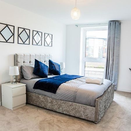 A Luxury 2 Bedroom Apartment With 2 Free Parking Chatham  Dış mekan fotoğraf