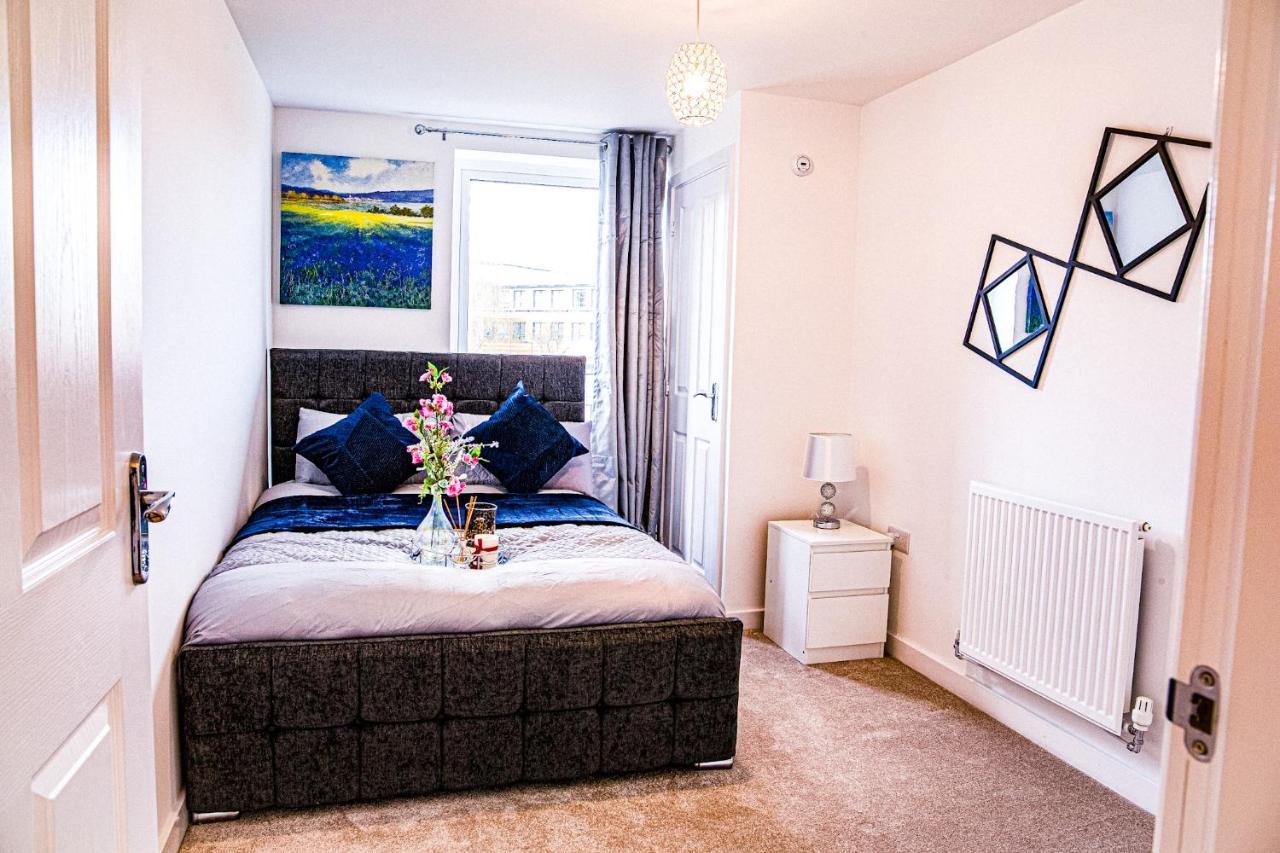 A Luxury 2 Bedroom Apartment With 2 Free Parking Chatham  Dış mekan fotoğraf