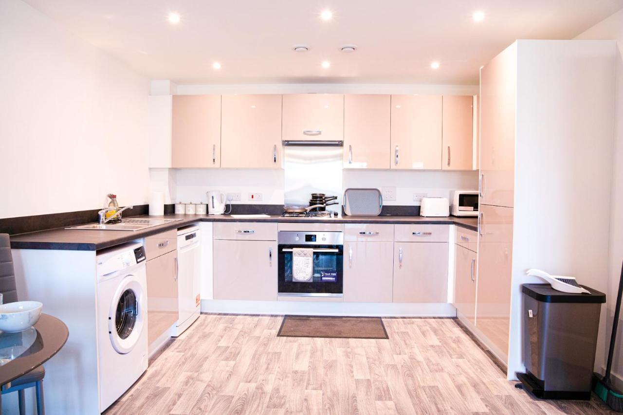 A Luxury 2 Bedroom Apartment With 2 Free Parking Chatham  Dış mekan fotoğraf