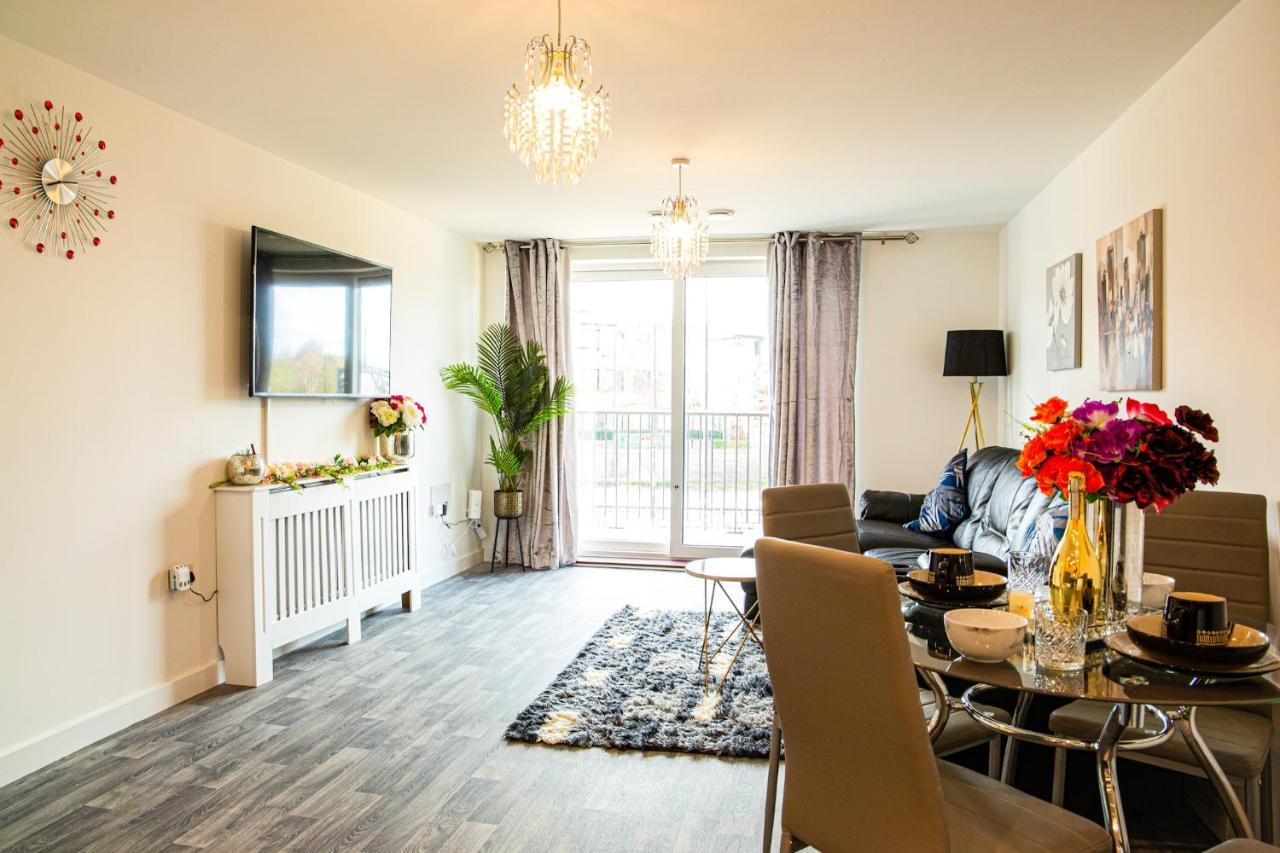 A Luxury 2 Bedroom Apartment With 2 Free Parking Chatham  Dış mekan fotoğraf