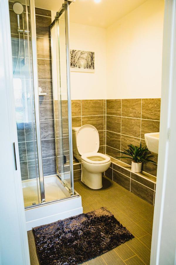 A Luxury 2 Bedroom Apartment With 2 Free Parking Chatham  Dış mekan fotoğraf